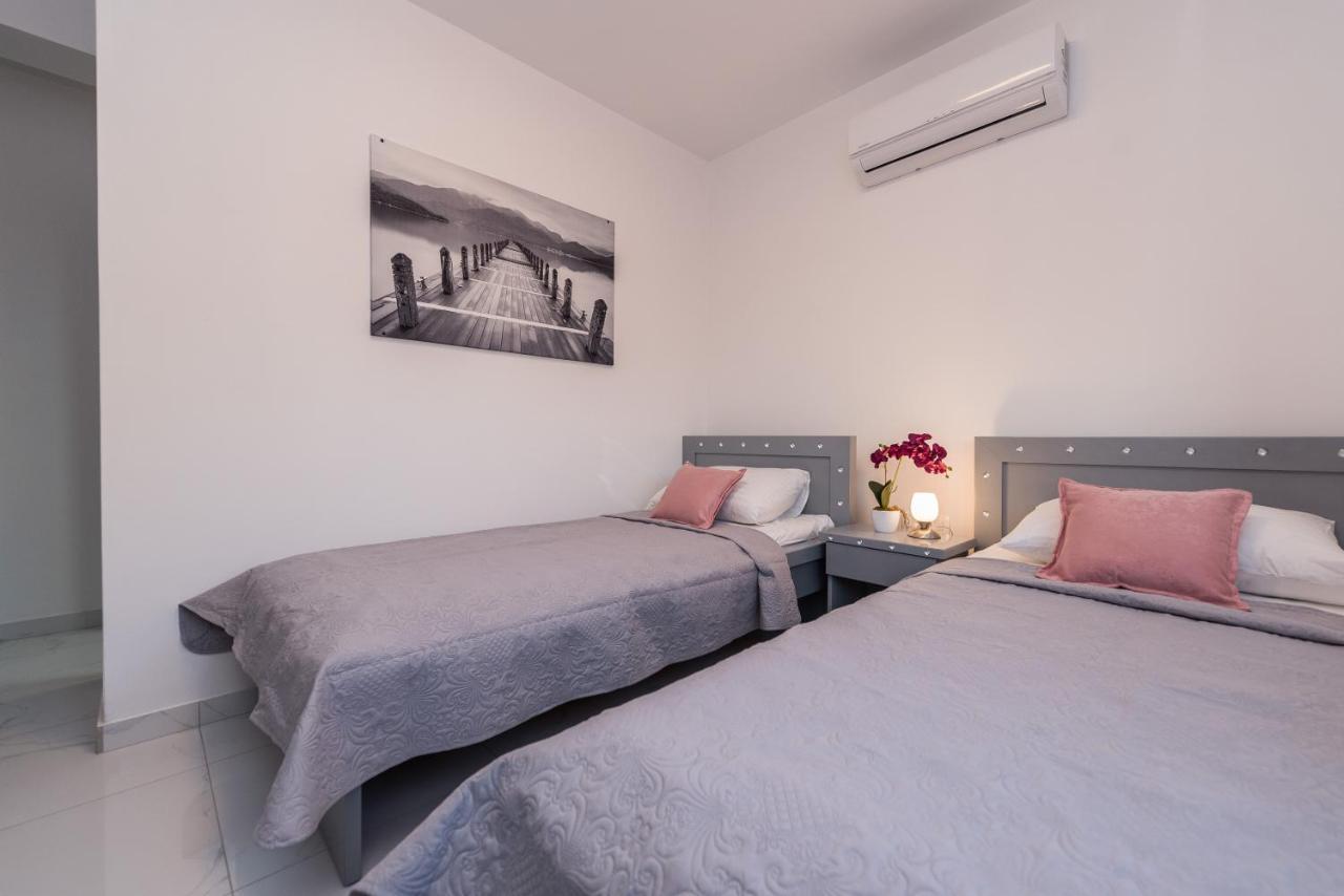 Villa Jana Luxury Apartments Novalja Buitenkant foto